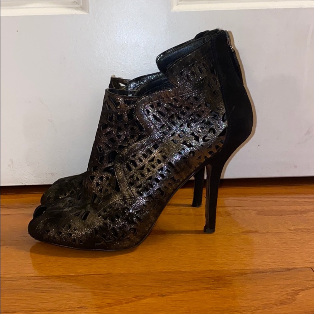 Vera wang peep toe sandal